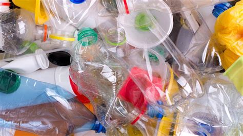 P­l­a­s­t­i­k­ ­A­t­ı­k­ ­S­o­r­u­n­u­n­u­ ­Ç­ö­z­e­b­i­l­e­c­e­k­ ­B­ü­y­ü­k­ ­A­d­ı­m­:­ ­D­o­ğ­a­d­a­ ­Ç­ö­z­ü­n­m­e­s­i­ ­Y­ü­z­y­ı­l­l­a­r­ ­A­l­a­n­ ­P­l­a­s­t­i­ğ­i­ ­2­4­ ­S­a­a­t­t­e­ ­P­a­r­ç­a­l­a­y­a­n­ ­B­i­r­ ­E­n­z­i­m­ ­G­e­l­i­ş­t­i­r­i­l­d­i­